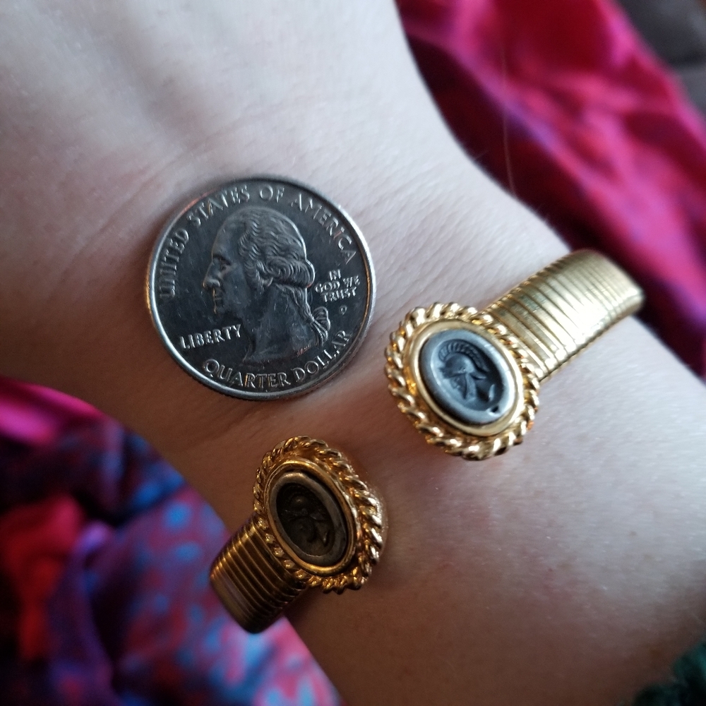 Relisted -Vintage Roman Soldiers bracelet gold tone cameo bangle cuff - Picture 11 of 14
